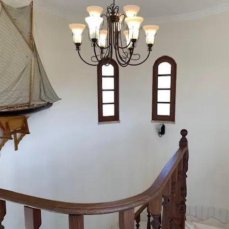 4 Bedroom Detached Private With Swimming Pool And Mature Garden Vilamoura
