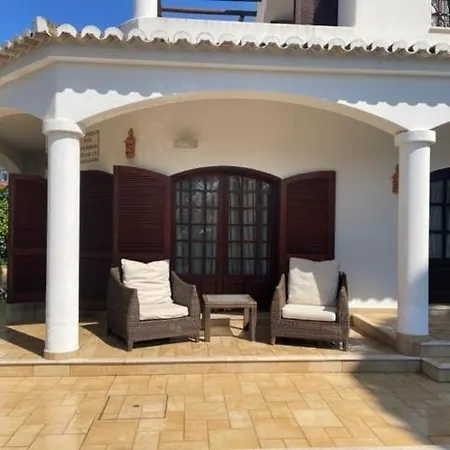 Villa 4 Bedroom Detached Private With Swimming Pool And Mature Garden Vilamoura