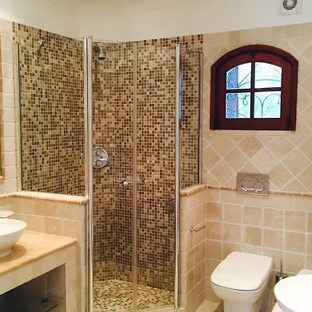 Villa 4 Bedroom Detached Private With Swimming Pool And Mature Garden