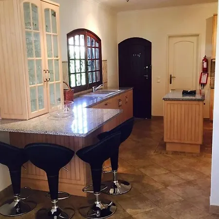 Villa 4 Bedroom Detached Private With Swimming Pool And Mature Garden Vilamoura