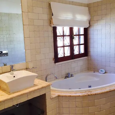 4 Bedroom Detached Private With Swimming Pool And Mature Garden Villa Vilamoura