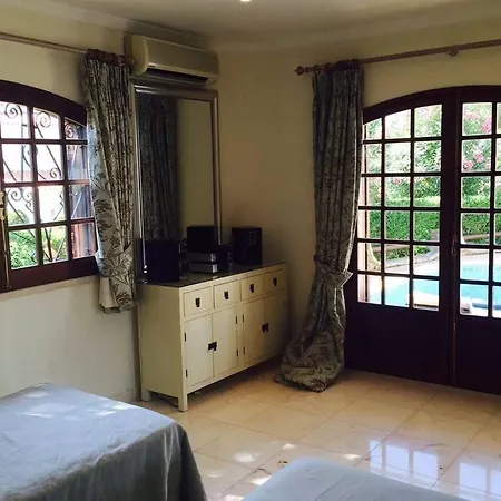 4 Bedroom Detached Private With Swimming Pool And Mature Garden Villa