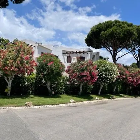 Villa 4 Bedroom Detached Private With Swimming Pool And Mature Garden